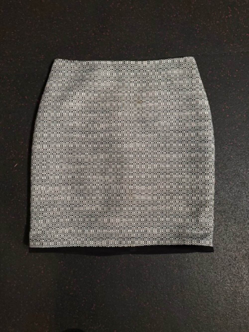 BLACK AND WHITE TWEED PENCIL SKIRT